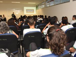 2019 - Campus Vitória sedia palestra sobre buraco negro