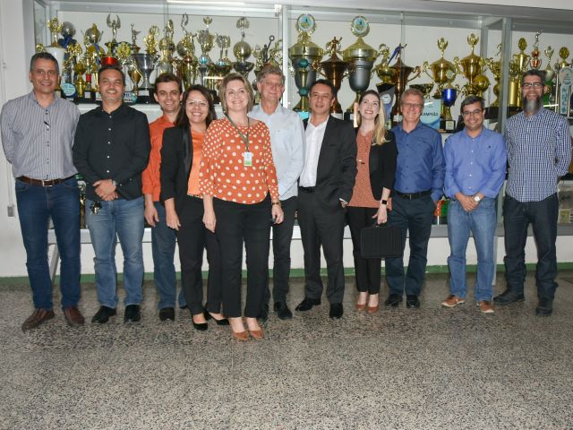 Campus Vitória recebe visita de secretário e coordenadora do MEC