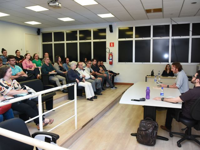 PPGEH recebe professor polonês para palestra sobre literatura brasileira