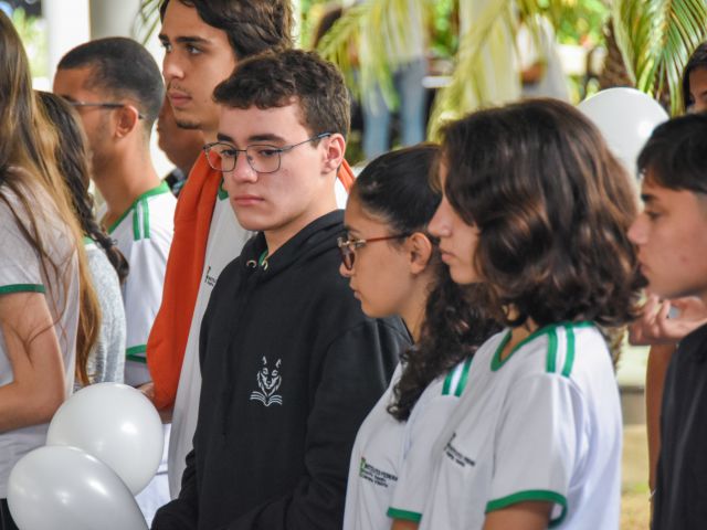 Campus Vitória realiza ato de solidariedade às vítimas do atentado de Aracruz