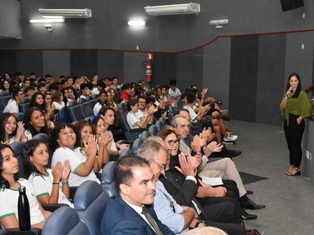 Justiça Eleitoral faz ação educativa no Campus Vitória
