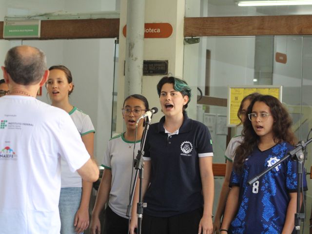 Campus Vitória realiza Semana do Livro, da Biblioteca e do Servidor