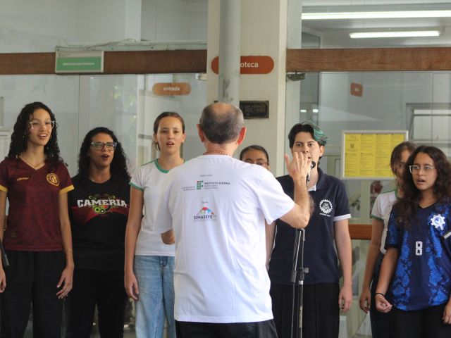 Campus Vitória realiza Semana do Livro, da Biblioteca e do Servidor