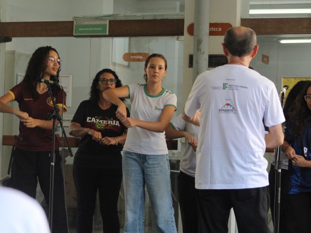 Campus Vitória realiza Semana do Livro, da Biblioteca e do Servidor