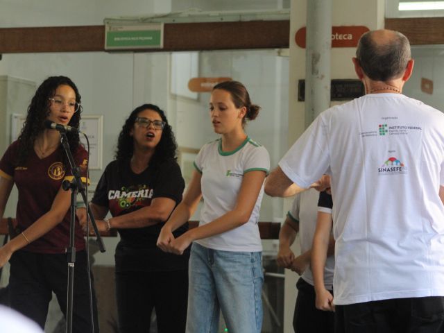 Campus Vitória realiza Semana do Livro, da Biblioteca e do Servidor
