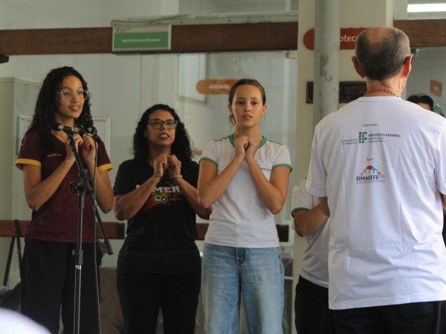 Campus Vitória realiza Semana do Livro, da Biblioteca e do Servidor