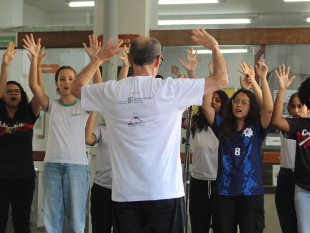 Campus Vitória realiza Semana do Livro, da Biblioteca e do Servidor