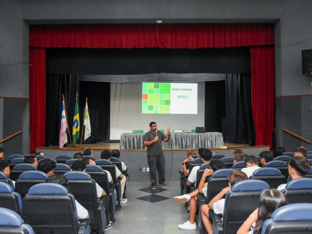 Estudantes novos são recebidos com programação especial em 6 de fevereiro