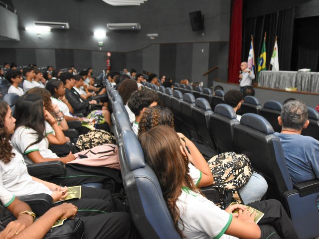 Estudantes novos são recebidos com programação especial em 6 de fevereiro