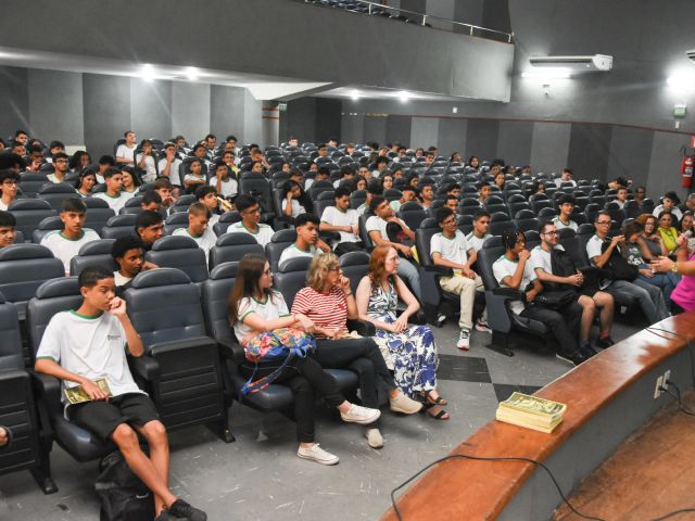 Estudantes novos são recebidos com programação especial em 6 de fevereiro