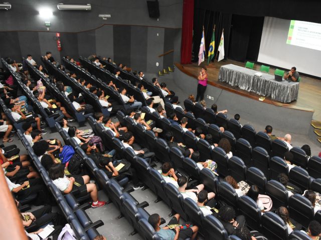 Estudantes novos são recebidos com programação especial em 6 de fevereiro