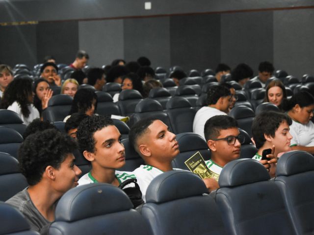 Estudantes novos são recebidos com programação especial em 6 de fevereiro