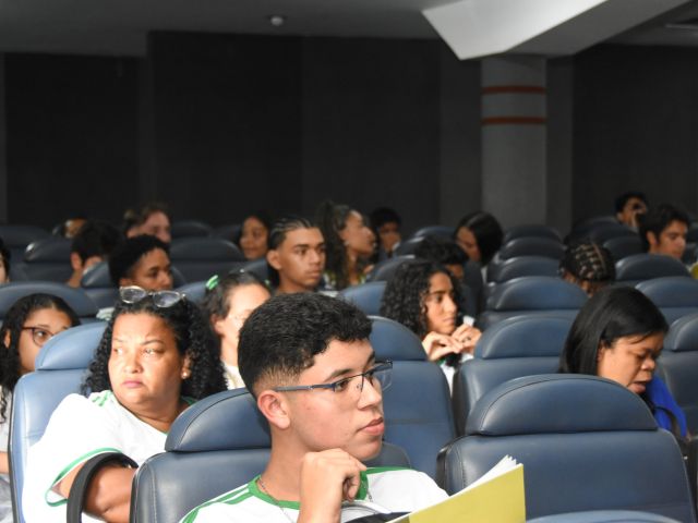 Estudantes novos são recebidos com programação especial em 6 de fevereiro