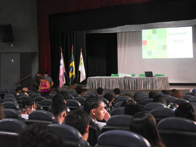 Estudantes novos são recebidos com programação especial em 6 de fevereiro