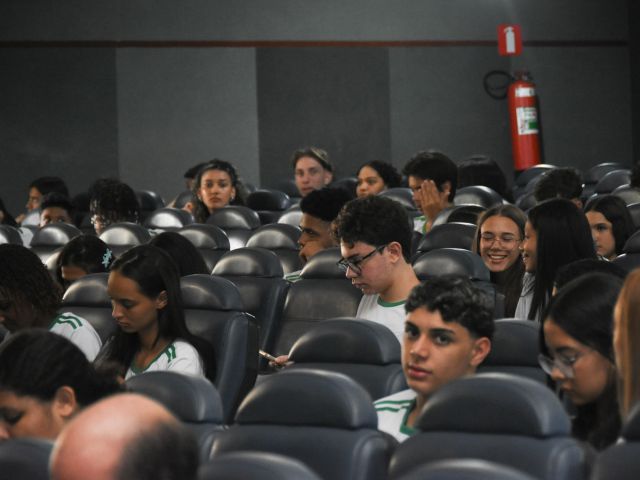 Estudantes novos são recebidos com programação especial em 6 de fevereiro