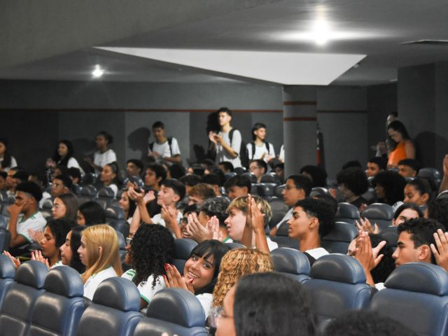 Estudantes novos são recebidos com programação especial em 6 de fevereiro