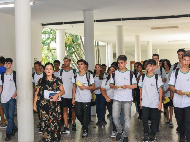 Estudantes novos são recebidos com programação especial em 6 de fevereiro