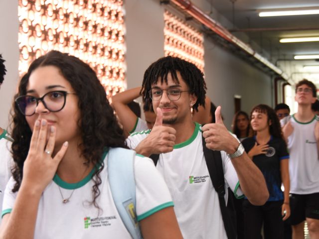 Estudantes novos são recebidos com programação especial em 6 de fevereiro