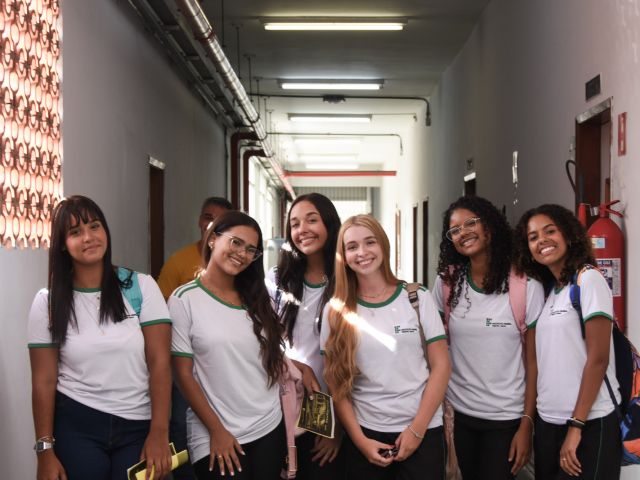 Estudantes novos são recebidos com programação especial em 6 de fevereiro