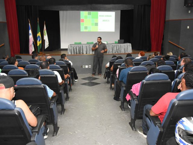 Estudantes novos são recebidos com programação especial em 6 de fevereiro