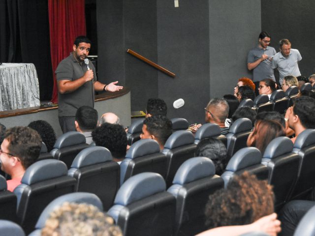 Estudantes novos são recebidos com programação especial em 6 de fevereiro