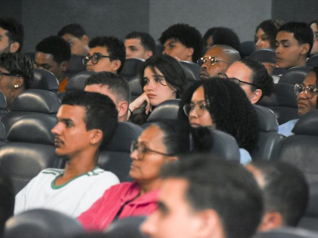 Estudantes novos são recebidos com programação especial em 6 de fevereiro